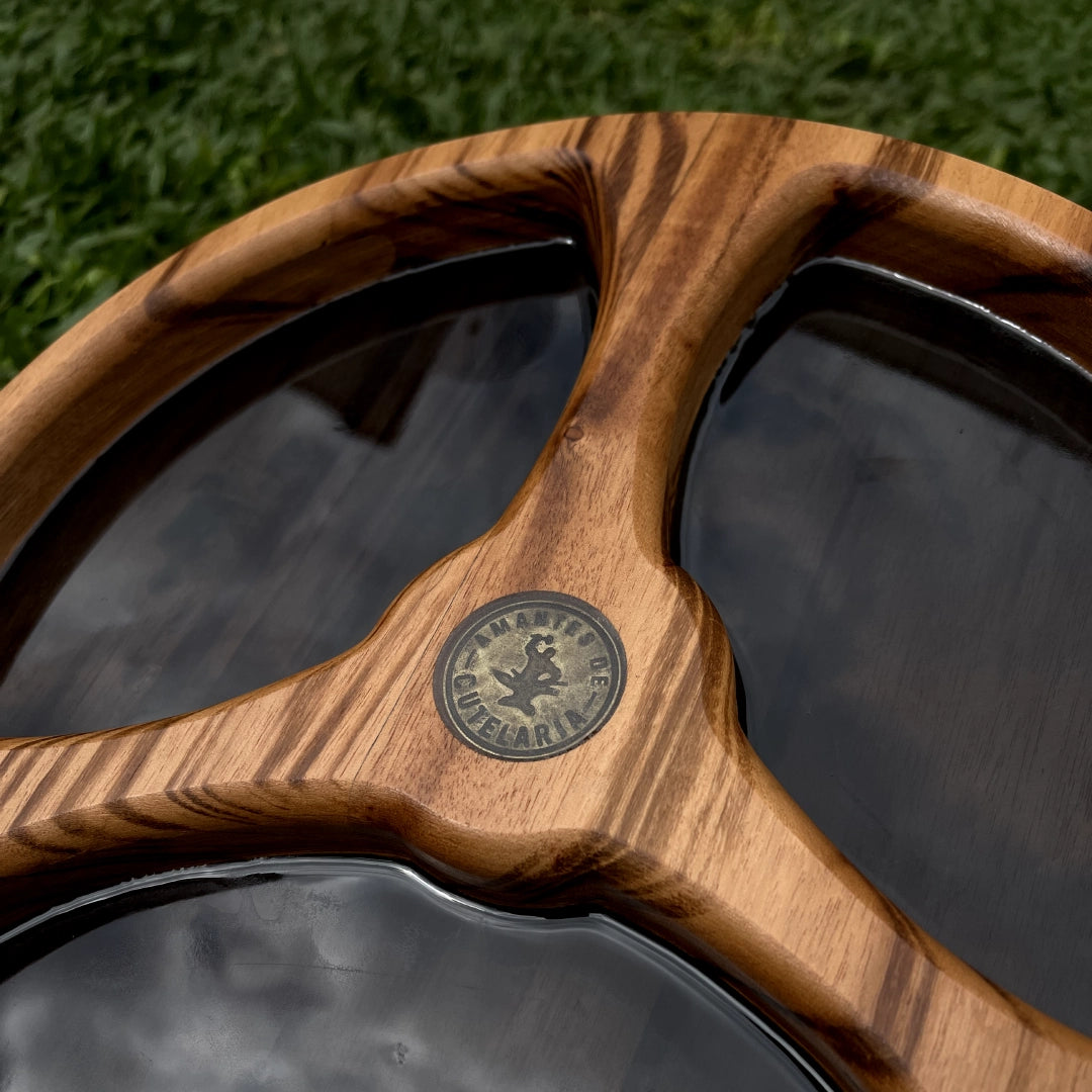 Petisqueiro com Divisórias Muiracatiara e Resina