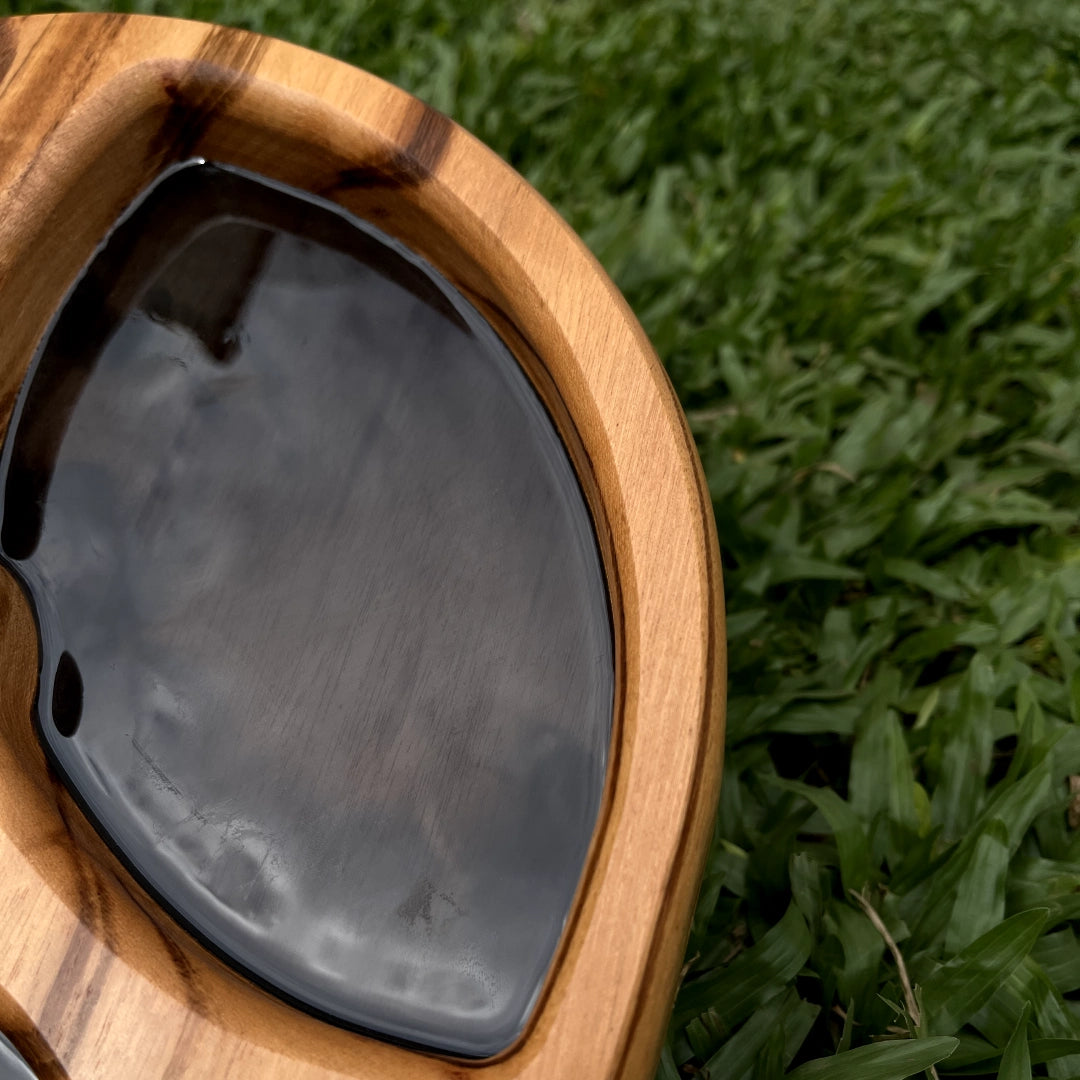 Petisqueiro com Divisórias Muiracatiara e Resina