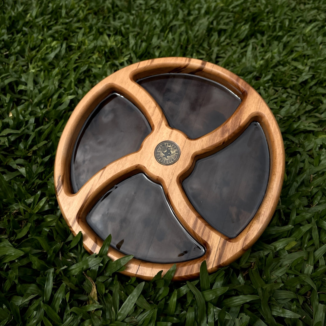 Petisqueiro com Divisórias Muiracatiara e Resina