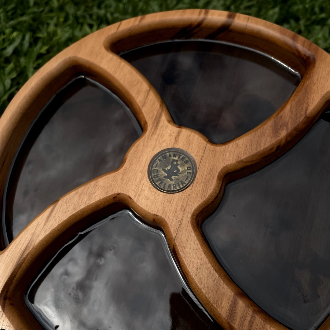 Petisqueiro com Divisórias Muiracatiara e Resina